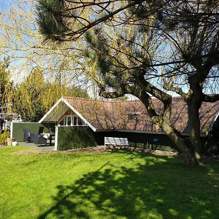 Holiday home Cozy Three-bedroom In Sydals